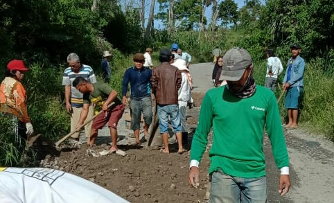 Masyarakat Nagori Silabah Jaya dan Sibuntuon Melaksanakan Haroan Bolon Perbaiki Jalan Rusak (JR)