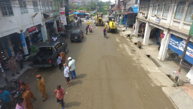 Masyarakat Kecamatan Bandar Marharoan Bolon Perbaiki Jalan
