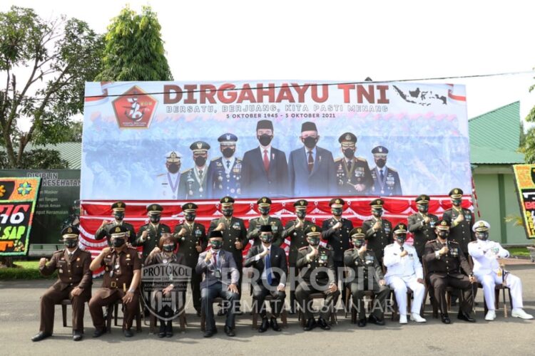 Walikota Pematangsiantar Dr. H. Hefriansyah SE MM Menghadiri Upacara Peringatan HUT Ke-76 TNI Tahun 2021 Secara Virtual