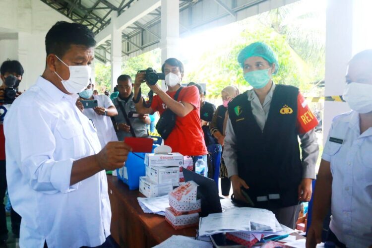 Bupati Simalungun Tinjau Pelaksanaan Vaksin Merdeka di Nagori Balimbingan, “Pelaksanaan Vaksinasi di Simalungun Sudah Mencapai 67%”